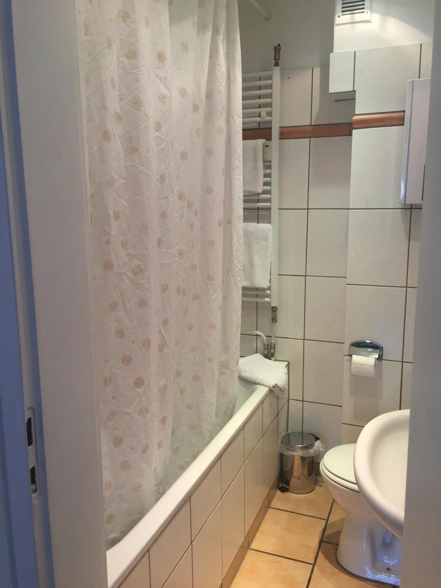 Barcelona Bed & Breakfast Ντίσελντορφ Δωμάτιο φωτογραφία