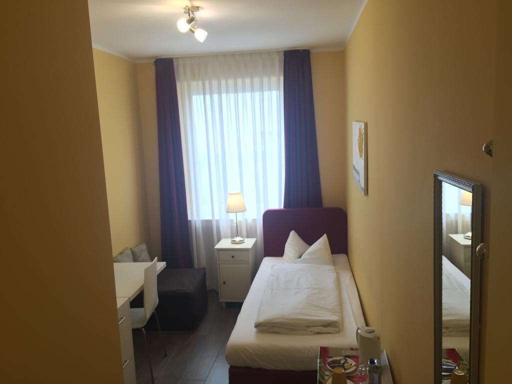 Barcelona Bed & Breakfast Ντίσελντορφ Δωμάτιο φωτογραφία